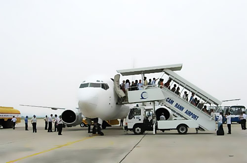 Sau 3 năm nữa sân bay Cam Ranh sẽ có 2 đường băng để đón các loại máy bay lớn hơn - Ảnh: TLTBKTSG Online