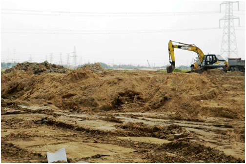 Hàng trăm héc ta đất dù đã bị cày xới nhưng không thể triển khai dự án.