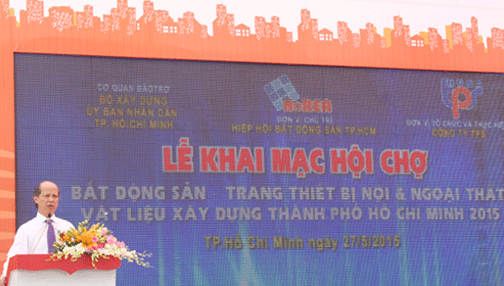 Thứ trưởng Bộ Xây dựng Nguyễn Trần Nam phát biểu tại lễ khai mạc. Ảnh: Thanh Thịnh