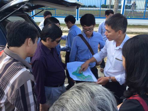 Ban điều phối VUF và đại diện các đô thị thành viên VUF đi khảo sát thực tế một số mô hình phát triển xanh ở TP Đà Nẵng.