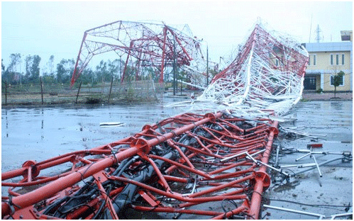 Tháp truyền hình Nam Định cao 180m bị sập đổ năm 2012. Ảnh: Trọng Nghiệp
