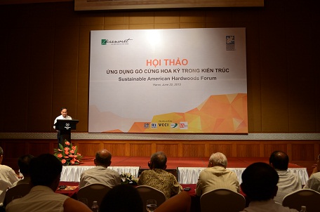 KTS Nguyễn Tấn Vạn – Chủ tịch Hội Kiến trúc sư Việt Nam phát biểu tại buổi hội thảo