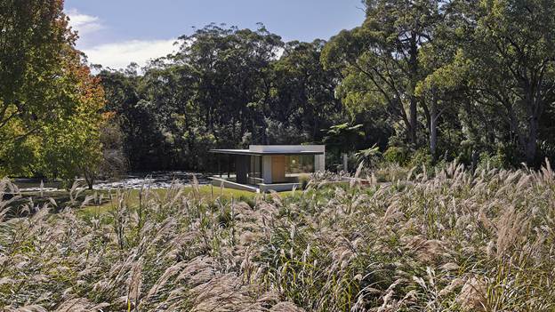 Wirra Willa Pavilion, tiếng bản địa Úc, có nghĩa là cây xanh. Kiến trúc sư cho biết, mục đích của dự án này là để kết nối giữa cảnh quan và địa điểm, cung cấp cho người cư ngụ một không gian thoáng đãng được bao quanh bởi những khu vườn trưởng thành.