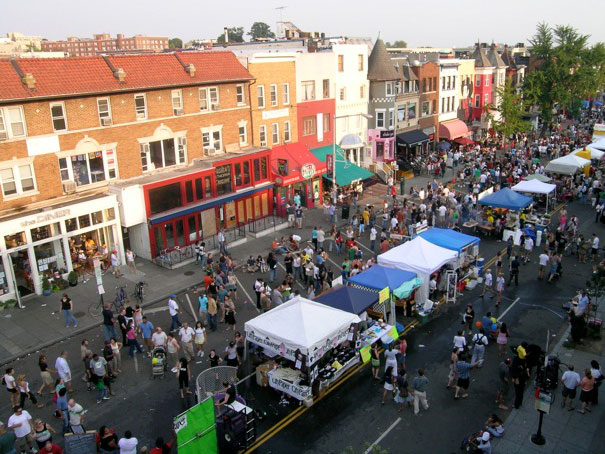 Main Street ở Adams Morgan, Washington DC (nguồn: bristolrising.com) 