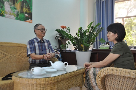 GS.KTS Hoàng Đạo Kính trao đổi với TBT Tạp chí KTVN Phạm Thị Thanh Huyền