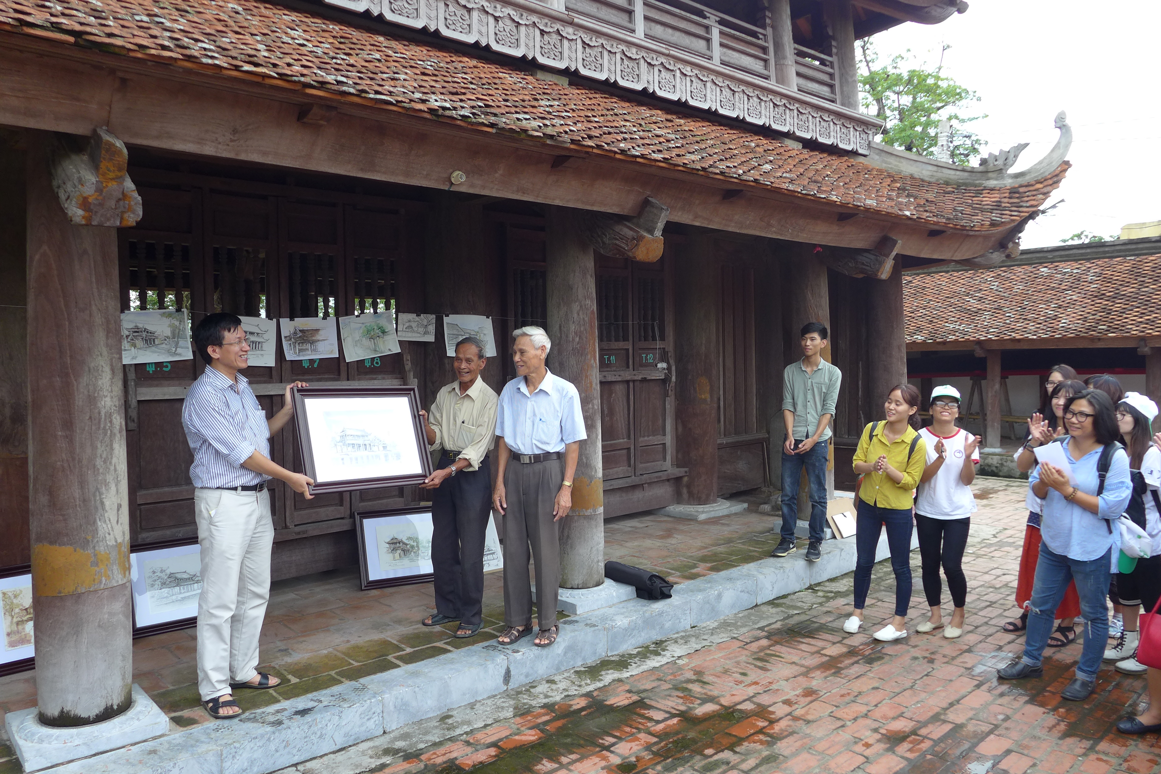 Hoạt động nghiên cứu của CLB Di sản làng Việt tại làng Hành Thiện (Nam Định) tháng 9/2016