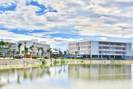 Không gian trường Đại học FPT, khu công nghệ cao Hòa Lạc thuộc Đô thị vệ tinh Hòa Lạc (Hà Nội)