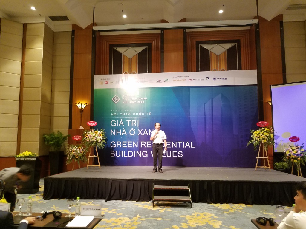 GS.TS.KTS Nguyễn Hữu Dũng - Chủ tịch Hội môi trường Xây dựng Việt Nam phát biểu tại buổi hội thảo.