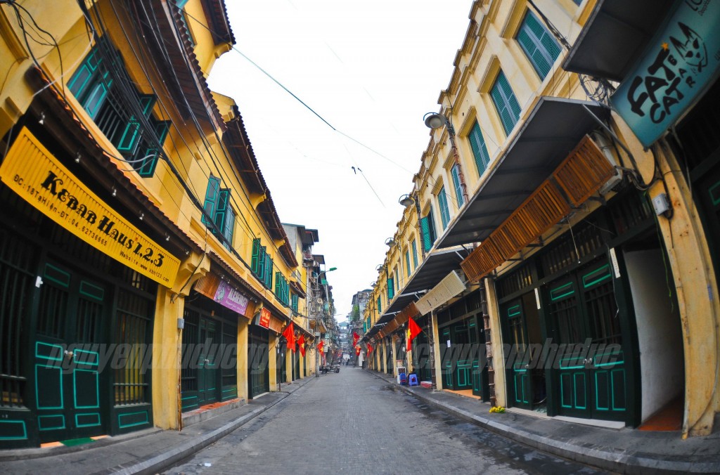Nhà cổ kết hợp kinh doanh mặt phố phục dựng tại phố Tạ Hiện,  Hà Nội