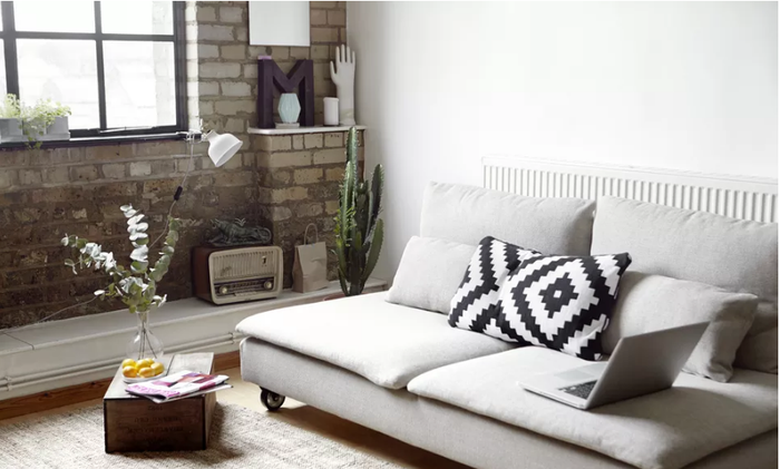 Sử dụng nội thất với gam màu tươi sáng thực sự sẽ giúp không gian phòng khách nhà bạn rộng và cao hơn nhiều phần.