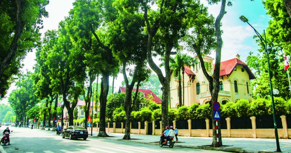 Nhà biệt thự dọc theo tuyến phố với kiểu kiến trúc đặc trưng khu phố cũ TP Hà Nội