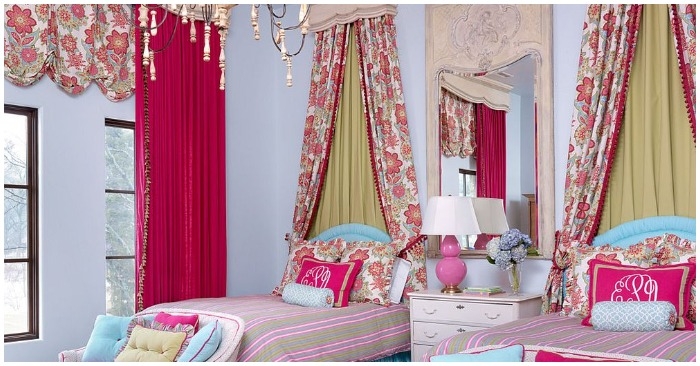 Căn phòng ngủ với nột thất theo tông hồng và xanh dương khiến không gian rạng rỡ, tươi tắn. (Ảnh: Internet)