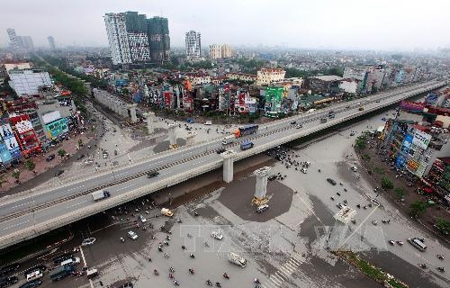 Việt Nam đang phải đối mặt với nhiều thách thức trước cơn lốc đô thị hóa. Ảnh minh họa. TTXVN
