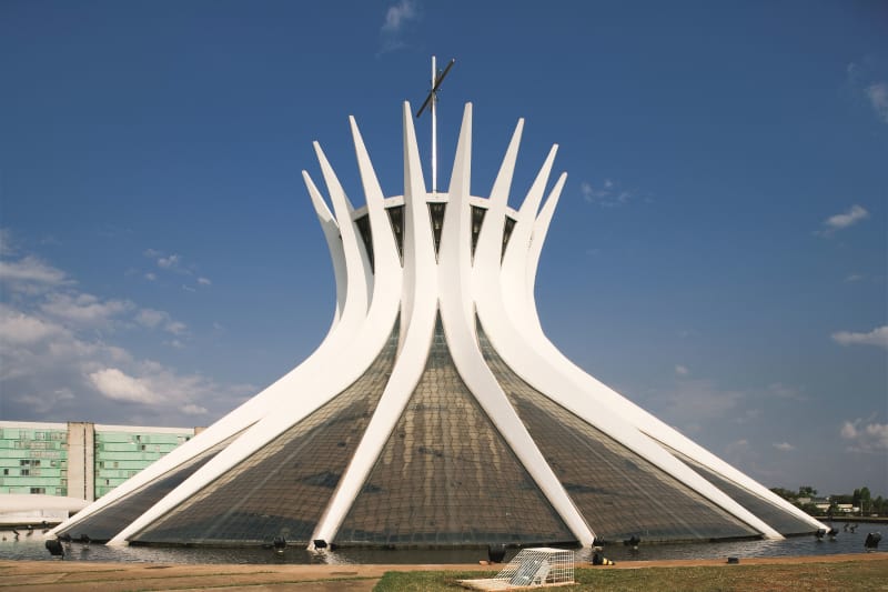 Nhà thờ Brasilia (ảnh: Leonardo Finotti)