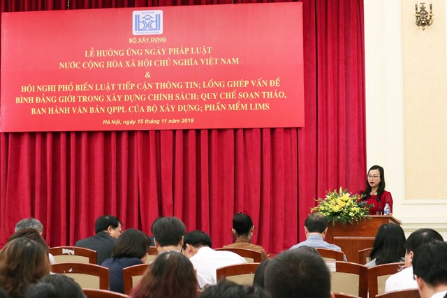 Vụ trưởng Vụ Pháp chế - Bộ Xây dựng Tống Thị Hạnh phát biểu tại Lễ hưởng ứng