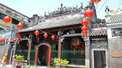 Chùa Bà Thiên Hậu đậm màu sắc Trung Hoa, là điểm đến nổi tiếng tại Quận 5 (Nguồn: Wikipedia)