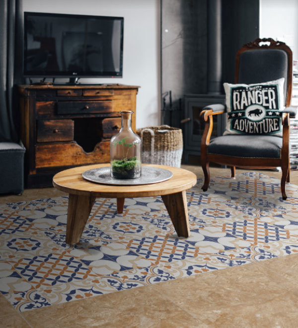 Một kiểu phối gạch dạng thảm đối xứng, người sử dụng có thể thêm vào không gian phòng khách một “chiếc thảm” đẹp, cổ điển mà bền theo thời gian