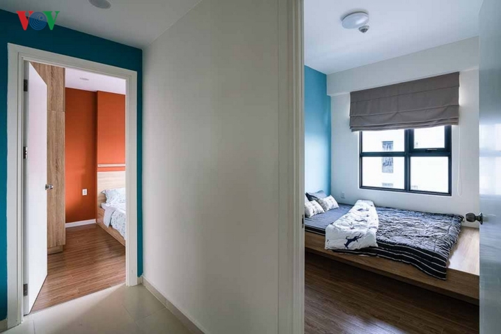 Hai phòng ngủ kế bên nhau với hai sắc màu