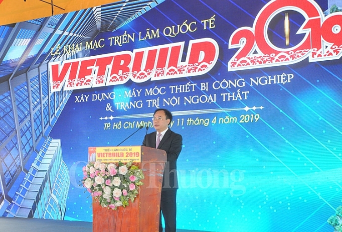 Ông Nguyễn Văn Sinh - Thứ trưởng Bộ Xây dựng phát biểu tại lễ khai mạc