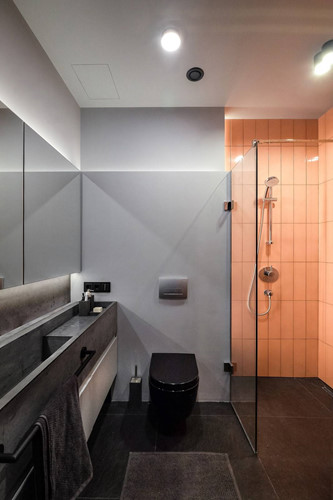 Đặc biệt, trong căn hộ chật hẹp vẫn có một không gian thoải mái cho phòng tắm với nội thất hiện đại