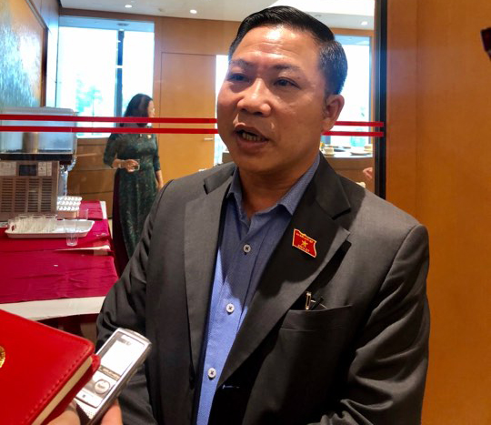 ĐBQH Lưu Bình Nhưỡng trao đổi với phóng viên Báo điện tử Xây dựng về vụ việc 8B Lê Trực tại hành lang Quốc hội (ngày 21/5)