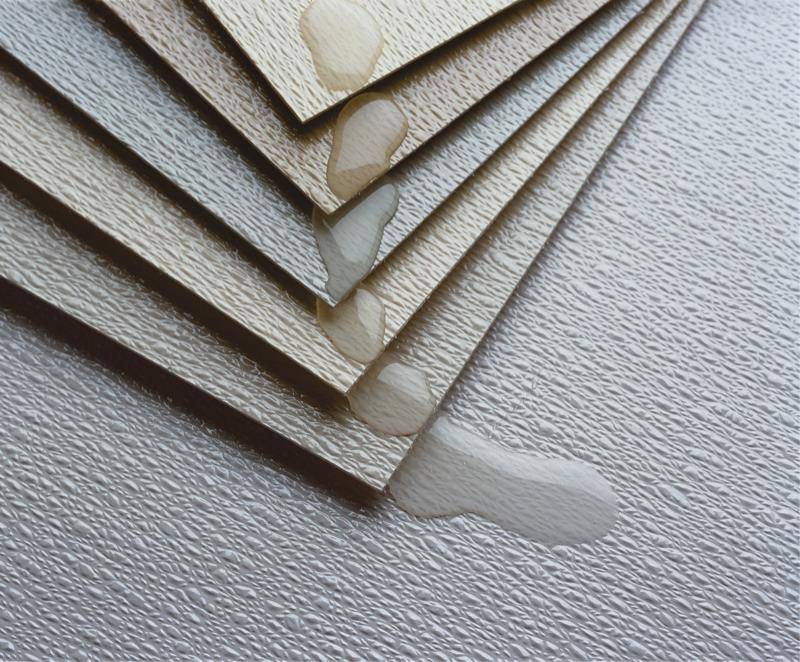 Tấm Vinyl dán tường có nhiều lớp với độ bền cao, chống nước, chịu lực