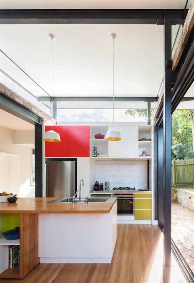 Bạn hoàn toàn có thể tạo ra được một căn bếp hiện đại, đầy sức sống với màu sắc như thế này