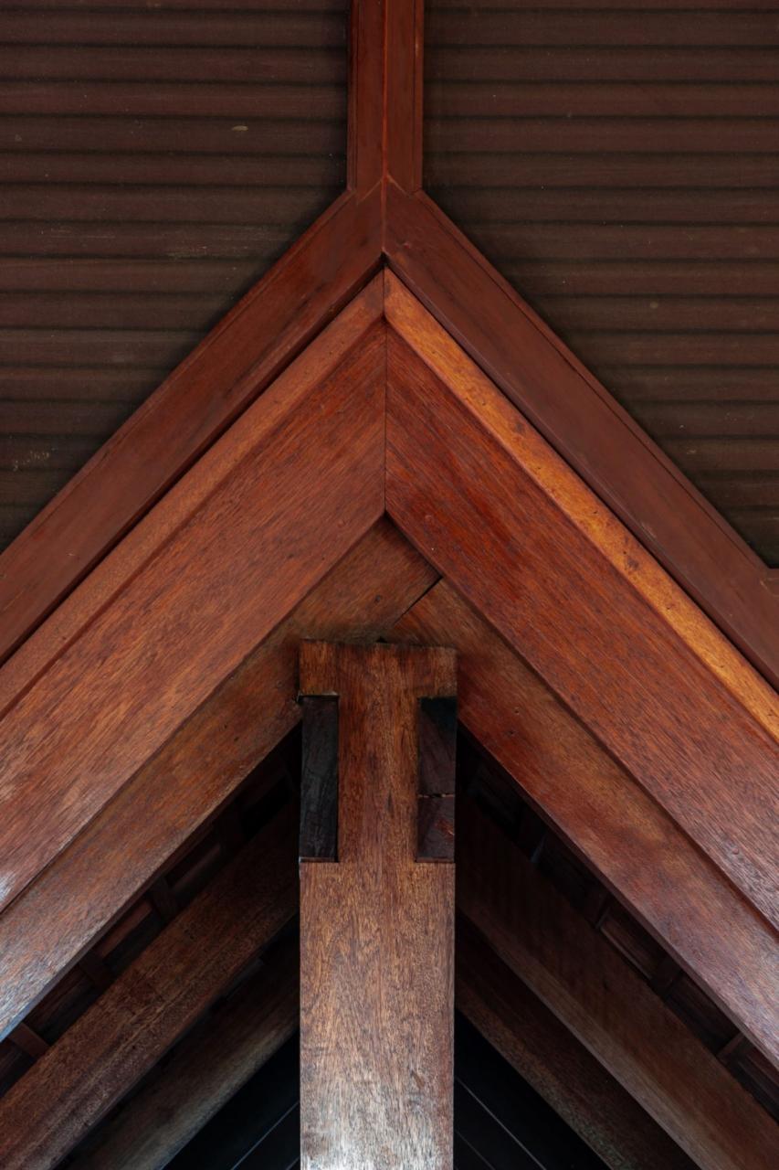 Phần mái gỗ truyền thống