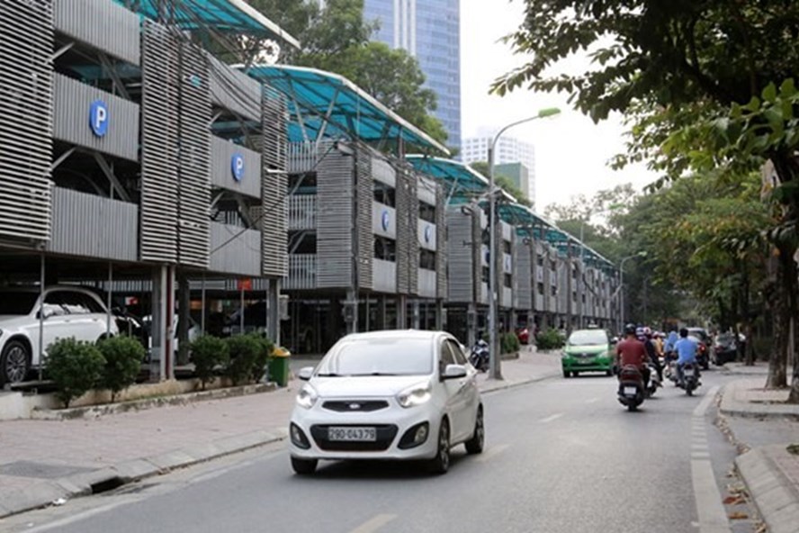 Nhà để xe cao tầng trên phố Nguyễn Công Hoan. Ảnh: Thanh Hải