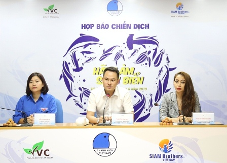 Phó Chủ tịch Trung ương Hội LHTN Việt Nam Nguyễn Kim Quy trả lời báo chí các thông tin liên quan đến chiến dịch “Hãy làm sạch biển” năm nay