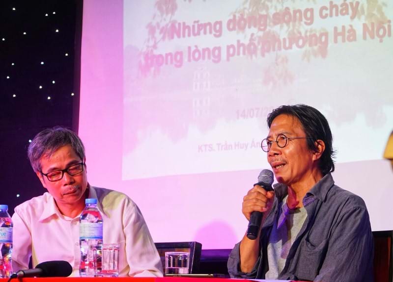 Tác giả KTS. Trần Huy Ánh (trái) và nhà nghiên cứu Hà Nội Nguyễn Ngọc Tiến