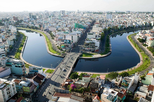 Thuyền du lịch trên kênh Nhiêu Lộc - Thị Nghè (Nguồn: Zing 2017)