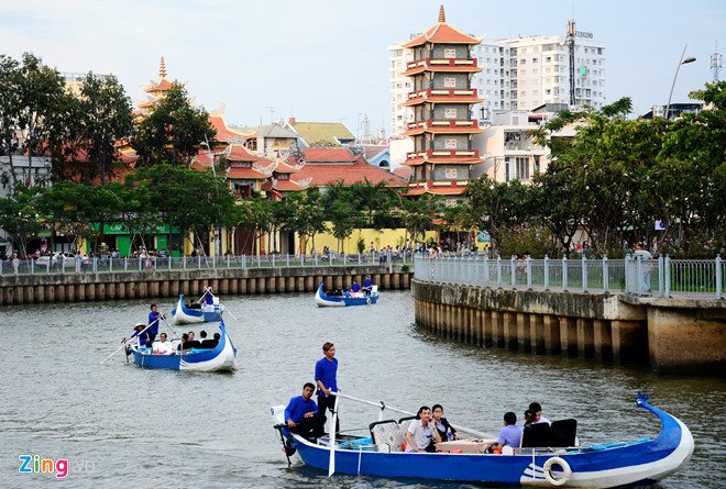 Thuyền du lịch trên kênh Nhiêu Lộc - Thị Nghè (Nguồn: Zing 2017)