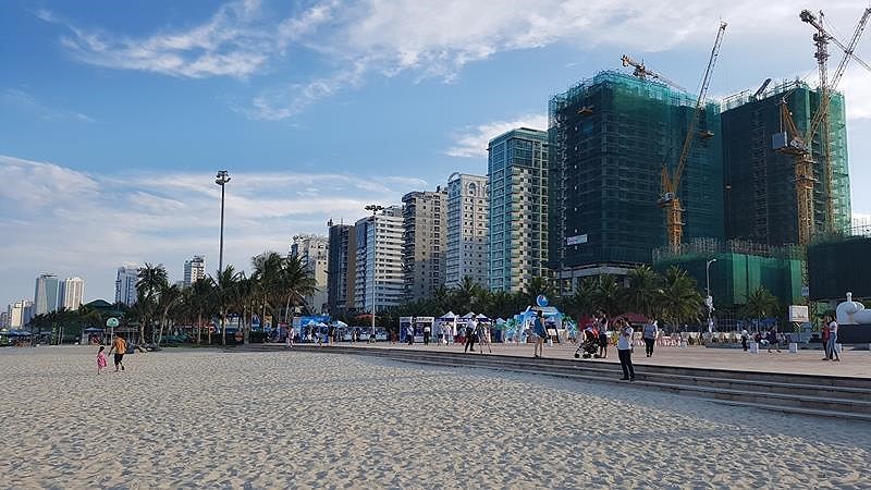 Khu vực có mật độ khách sạn ven biển lớn nhất Đà Nẵng. Ảnh: TẤN VIỆT