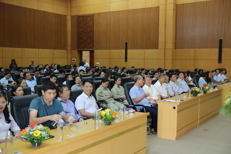 Các đại biểu đai diện cho các Sở, ban ngành của tỉnh Hưng Yên tham dự buổi lễ