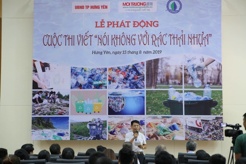 Nhà văn Đặng Vương Hưng - Phó TBT Tạp chí phát biểu tại Lễ phát động cuộc thi viết “Nói không với rác thải nhựa”