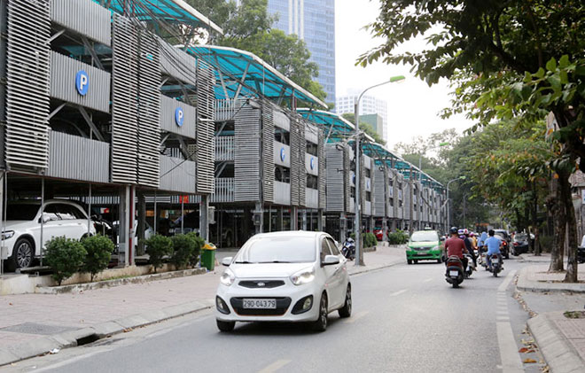 Một trong những bãi đỗ xe cao tầng thông minh hiếm hoi của Hà Nội