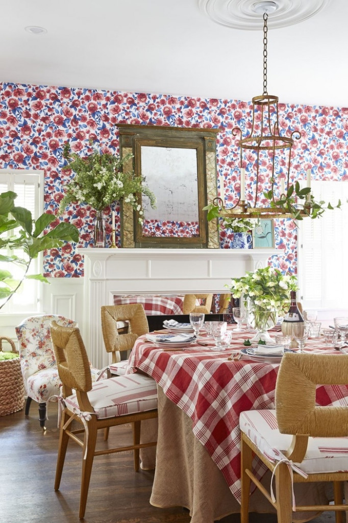 Biến nhà bếp của bạn thành một nơi tươi sáng và hạnh phúc với giấy dán tường họa tiết hoa đầy màu sắc. Nếu nhà bếp của bạn đủ rộng để đặt bàn ăn, giấy dán tường chỉ là những bức tường xung quanh để phân biệt không gian làm việc và sinh hoạt. 