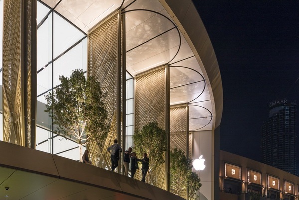 apple-store-dubai-mall-foster-partners-carbon-fibre-uae-5