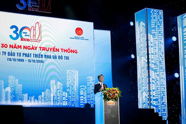 Chủ tịch HĐQT TCty HUD Nguyễn Việt Hùng đọc Diễn văn khai mạc buổi Lễ