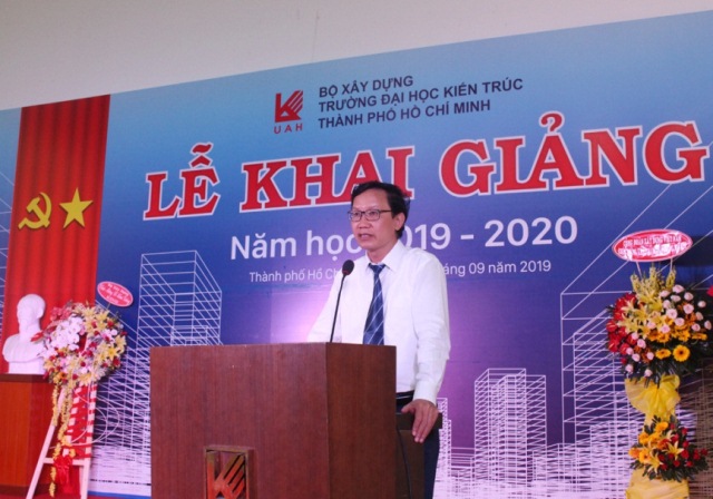 Thứ trưởng Bộ Xây dựng Nguyễn Đình Toàn phát biểu chúc mừng tại Lễ khai giảng năm học 2019-2020 của Trường Đại học Kiến trúc TP. Hồ Chí Minh