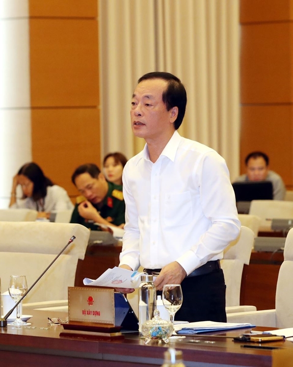 Bộ trưởng Phạm Hồng Hà báo cáo trước UBTVQH. Ảnh: TTXVN