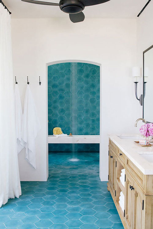 Những căn phòng tắm với gam màu xanh lam dịu mát rất đáng để các gia đình thử lựa chọn một lần