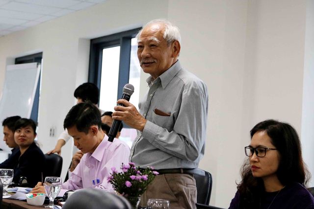 GS.TS. Trần Ngọc Chấn đóng góp ý kiến tại Hội thảo