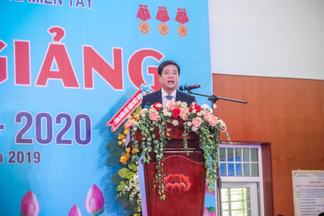 TS Nguyễn Văn Xuân - Hiệu trưởng MTU phát biểu tại Lễ khai giảng