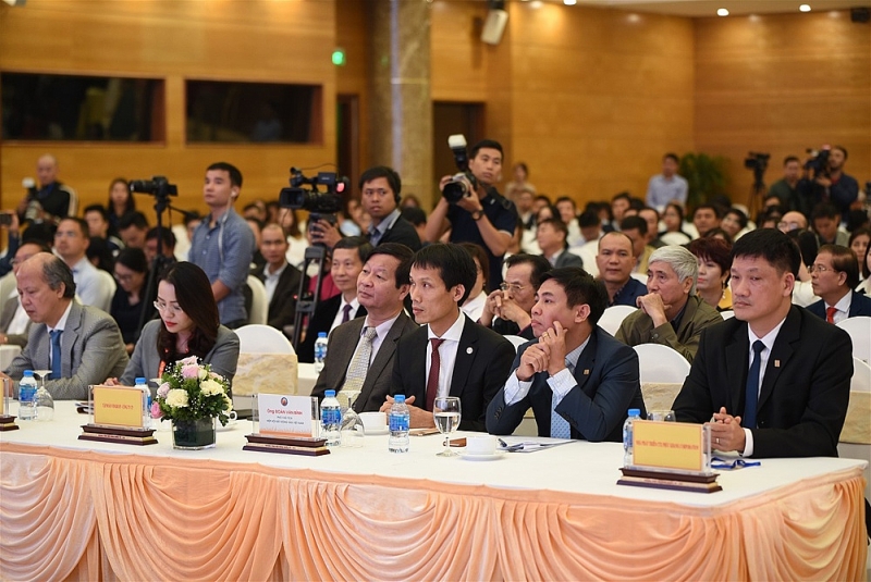 Diễn đàn có sự tham dự của lãnh đạo Bộ Xây dựng, UBND thành phố Hà Nội, các bộ, ngành Trung ương, đại diện các địa phương, lãnh đạo và thành viên Hiệp hội Bất động sản Việt Nam, các chuyên gia, nhà quản lý, nhà kinh tế, lãnh đạo các doanh nghiệp bất động sản