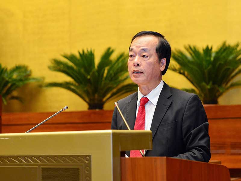Bộ trưởng Bộ Xây dựng Phạm Hồng Hà trình bày tờ trình về dự án Luật sửa đổi,  bổ sung một số điều của Luật Xây dựng. Ảnh: TP