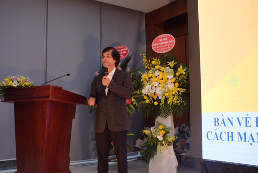 GS. TS. KTS Doãn Minh Khôi trình bày tham luận tại Hội thảo Khoa học trong chương trình kỷ niệm