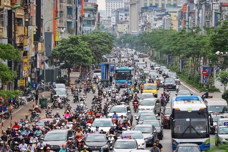 Sự ngột ngạt của giao thông Hà Nội hiện nay. Ảnh: Thắng Nguyễn