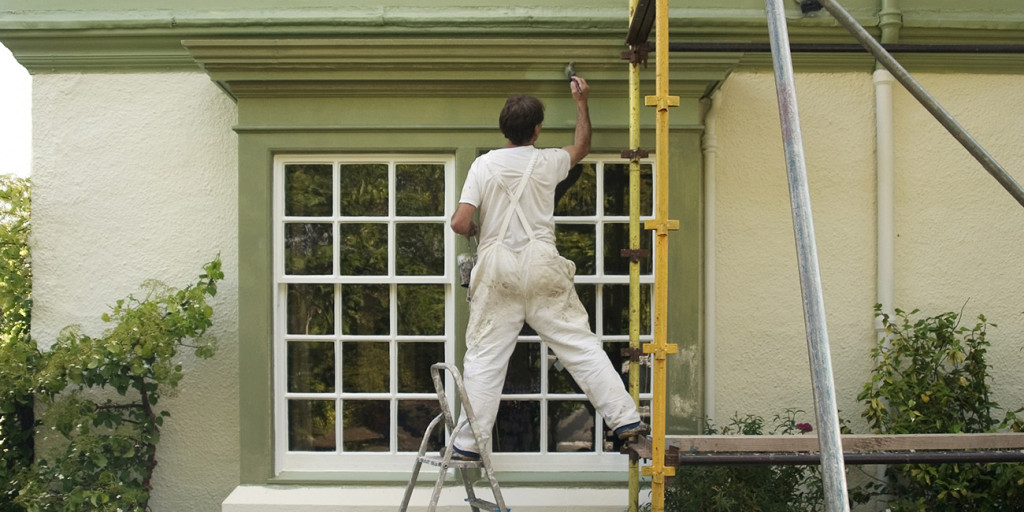 Cuối năm là thời điểm “vào mùa” của thị trường xây dựng  khi nhu cầu sơn sửa nhà cửa tăng cao 